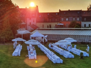 Begeisterung beim dîner en blanc in der Gärtnerstadt
